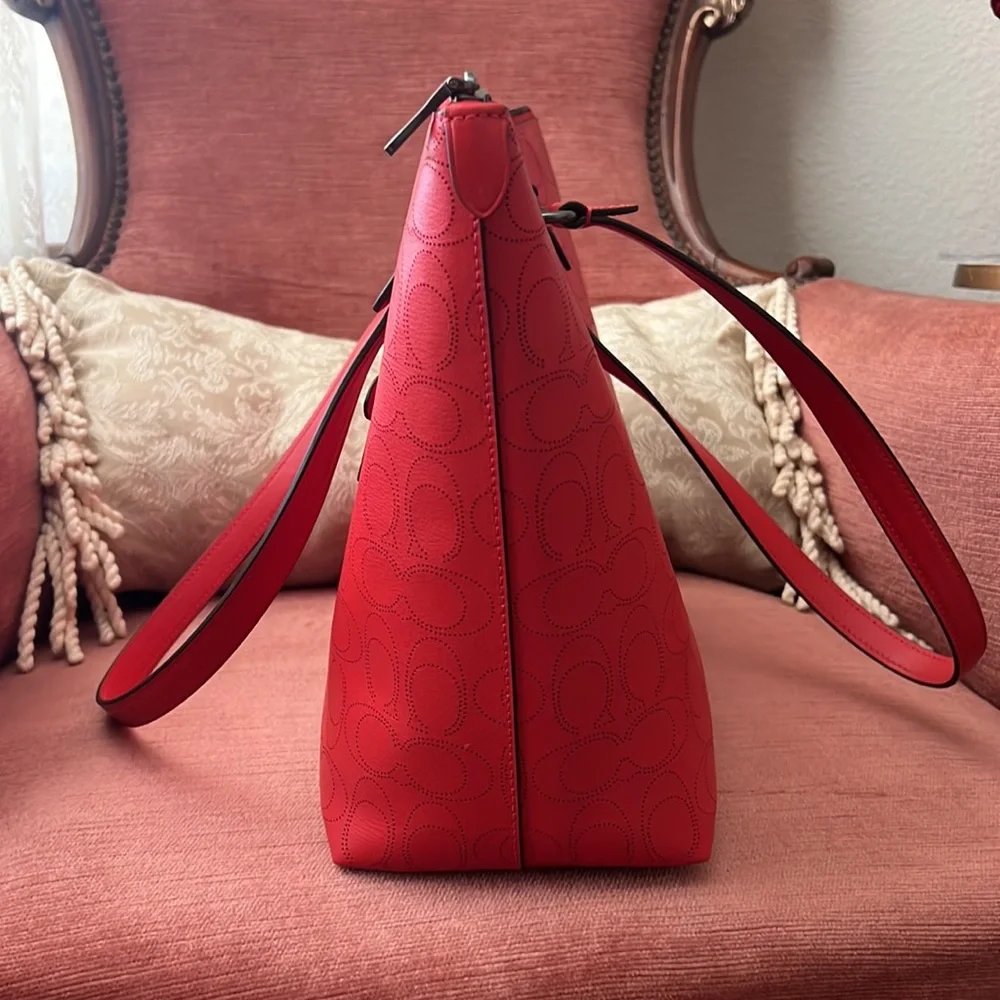 Coach NWOT Gallery tote bag in perforated Miami red, brand new - Picture 5 of 16